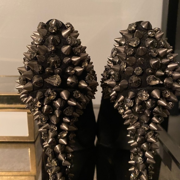 Shoes - Picture 5 of 8